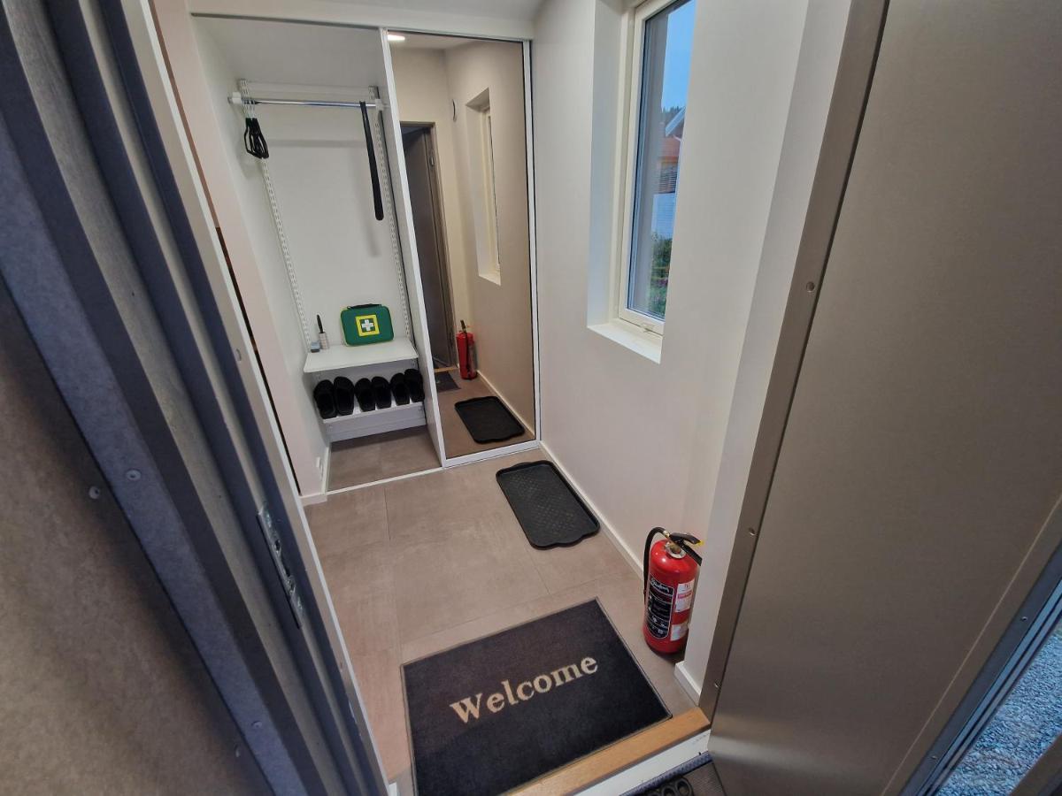 Northern Living 2 Room With Shared Bathroom Tromsø Exteriér fotografie